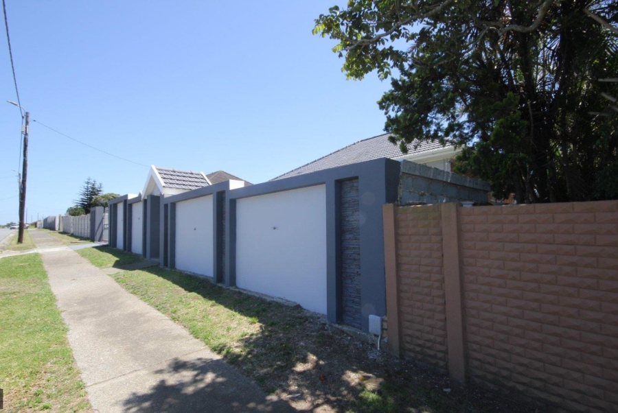 4 Bedroom Property for Sale in Sunnyridge Eastern Cape